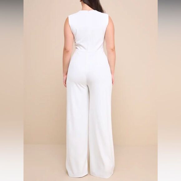 Lulus Enticing Endeavors White Jumpsuit size M in the color white NWT - Picture 8 of 10